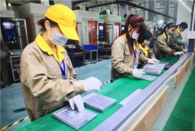 八成苹果手机壳系南阳造 生产流程曝光(组图)_新浪河南_新浪网